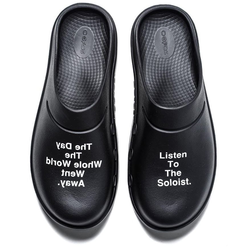 人気コラボ「ソロイスト×ウーフォス」。ビーサン＆クロッグの2型で今年も登場！ - 1枚目の画像