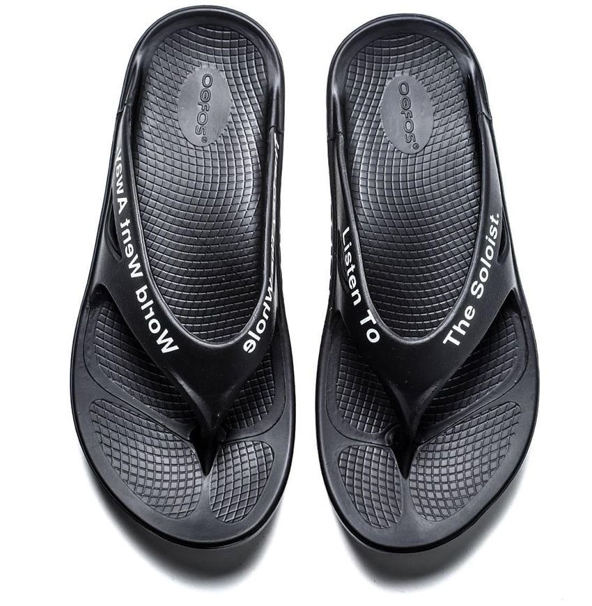 人気コラボ「ソロイスト×ウーフォス」。ビーサン＆クロッグの2型で今年も登場！ - 2枚目の画像