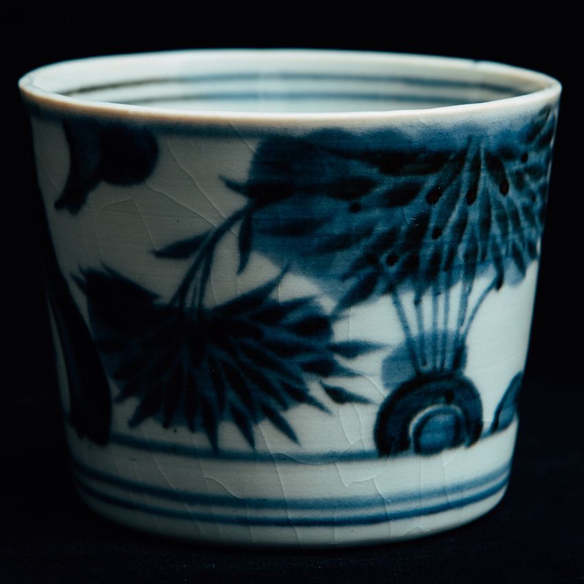 稀代のスニーカー王・本明秀文が次に着目した古伊万里焼、所持数2000枚超のどハマりの理由 - 1枚目の画像