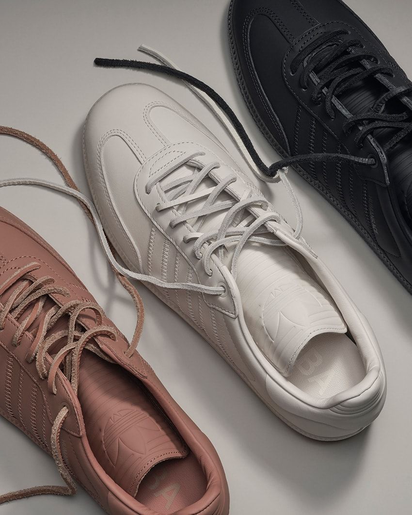 “ファレルコラボ”のアディダス「サンバ」はシックなワントーン。シューレースもエコレザーで - 1枚目の画像