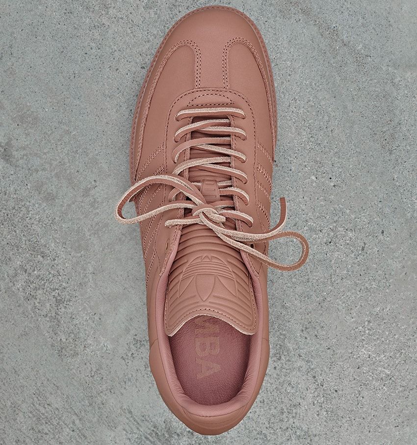 “ファレルコラボ”のアディダス「サンバ」はシックなワントーン。シューレースもエコレザーで - 3枚目の画像