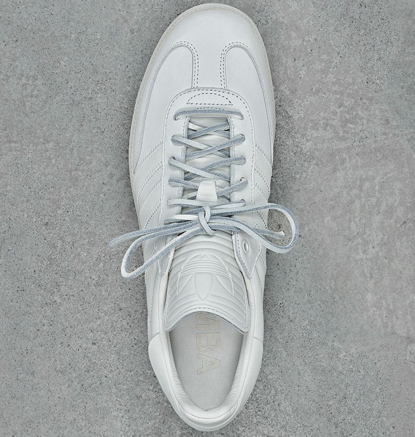 “ファレルコラボ”のアディダス「サンバ」はシックなワントーン。シューレースもエコレザーで - 4枚目の画像