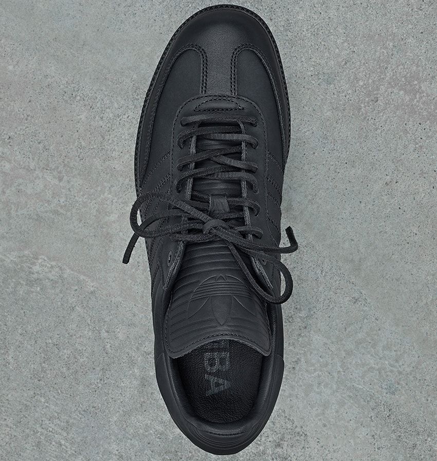 “ファレルコラボ”のアディダス「サンバ」はシックなワントーン。シューレースもエコレザーで - 6枚目の画像