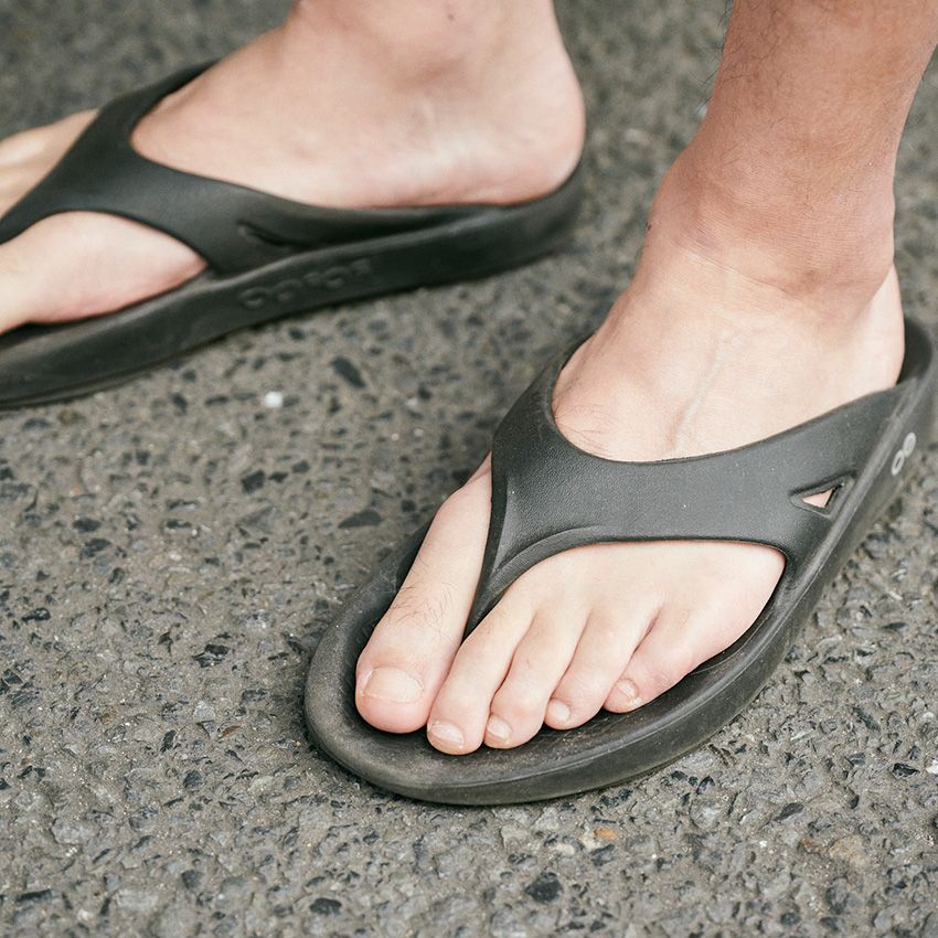 ショップへの問い合わせNo.1サンダル「ウーフォス」を街履きする7人のコーデを大公開 - 11枚目の画像