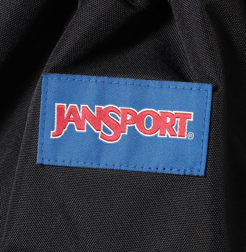 「ビームス」コラボであの名作バッグがナップサック仕様に。タグには旧ロゴカラーを採用！ - 11枚目の画像