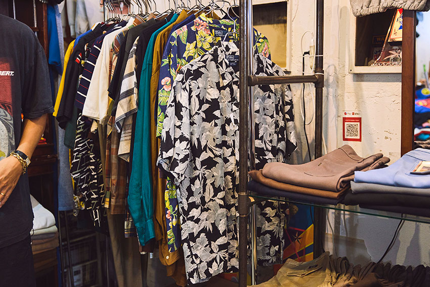 ラルフのアロハに白パンツ……デザイナー鈴木真悟が古着の名店で見つけた