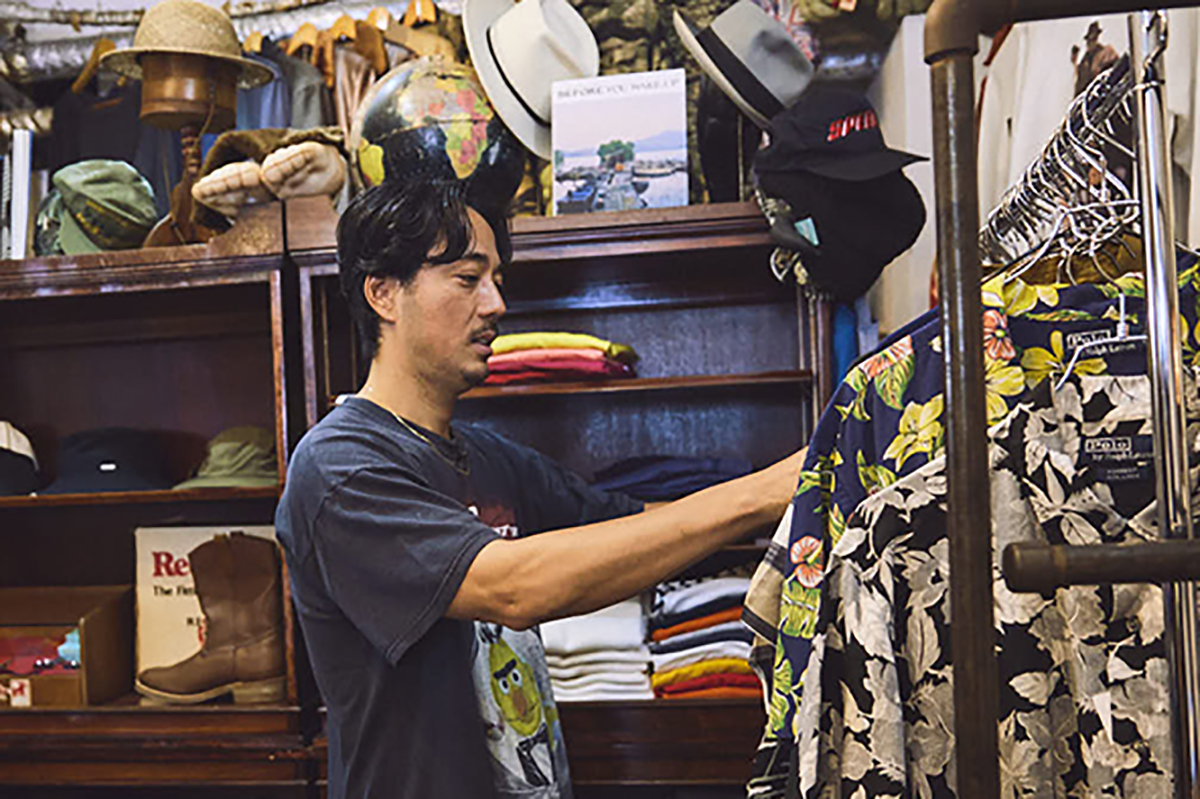 ラルフのアロハに白パンツ……デザイナー鈴木真悟が古着の名店で見つけた