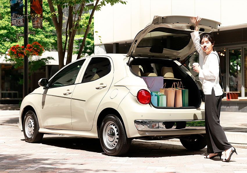 カローラが英国サルーンに！ 市販車がベースとは思えない自動車メーカー「ミツオカ」の現行4車種 - 21枚目の画像