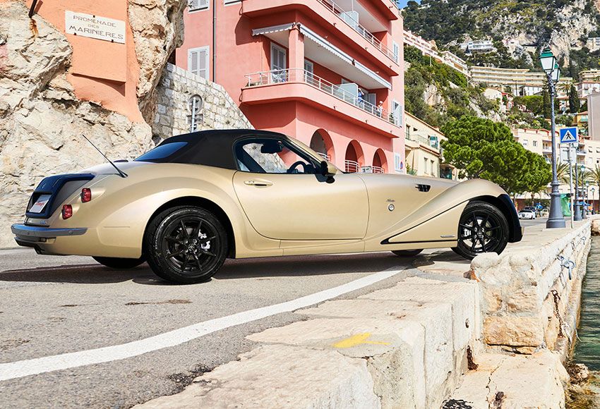 カローラが英国サルーンに！ 市販車がベースとは思えない自動車メーカー「ミツオカ」の現行4車種 - 22枚目の画像