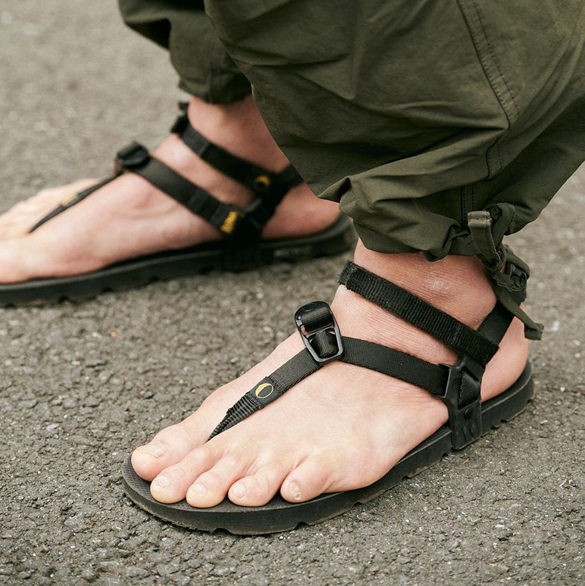 10km走れる「ルナサンダル」がジワジワと人気上昇中！ 街にも馴染む5人のコーデ術 - 4枚目の画像