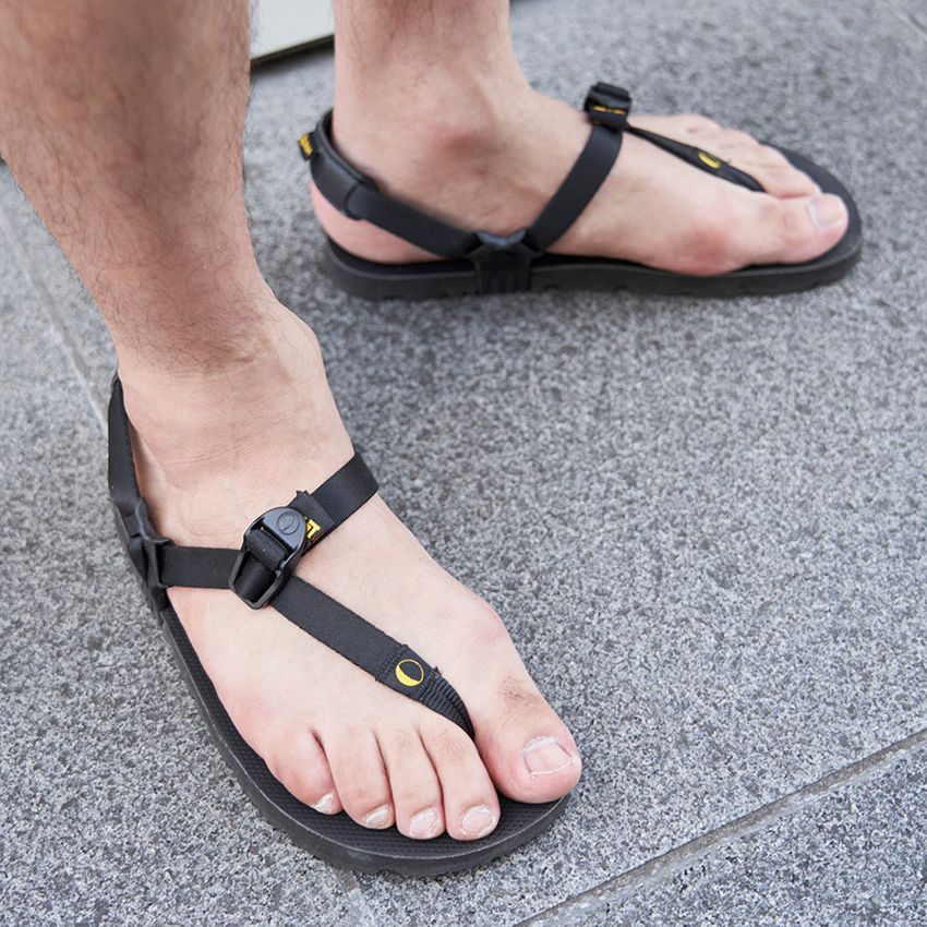 10km走れる「ルナサンダル」がジワジワと人気上昇中！ 街にも馴染む5人のコーデ術 - 2枚目の画像