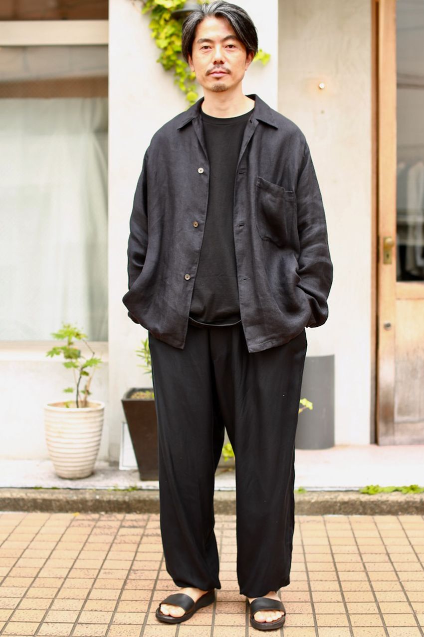 【大人のレザーサンダル】カジュアルなのに上品！ 上級者10人の愛用モデルと着こなし術 - 2枚目の画像