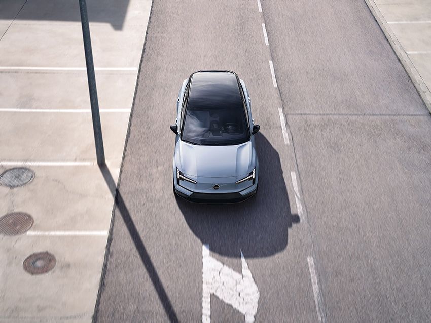 ボルボ史上最小SUVの電気自動車「EX30」。都心でありがたい“立駐”に入るサイズ感と安全性 - 27枚目の画像