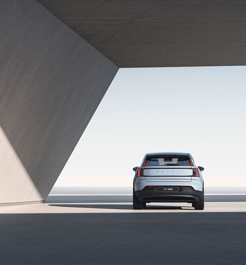 ボルボ史上最小SUVの電気自動車「EX30」。都心でありがたい“立駐”に入るサイズ感と安全性 - 12枚目の画像