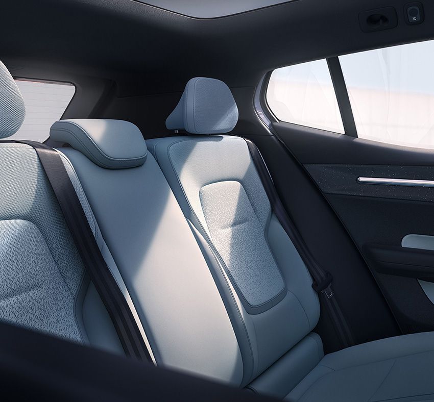 ボルボ史上最小SUVの電気自動車「EX30」。都心でありがたい“立駐”に入るサイズ感と安全性 - 30枚目の画像