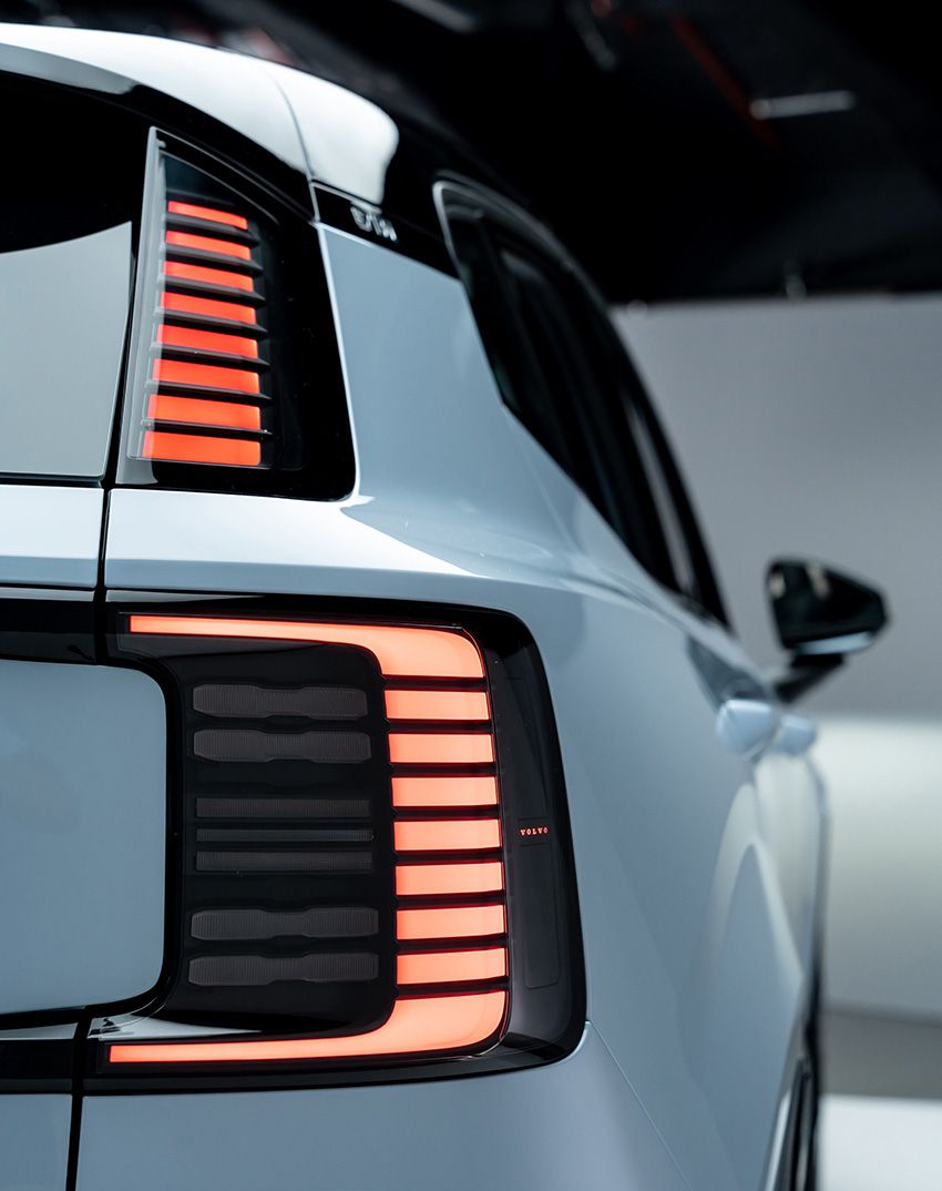 ボルボ史上最小SUVの電気自動車「EX30」。都心でありがたい“立駐”に入るサイズ感と安全性 - 35枚目の画像