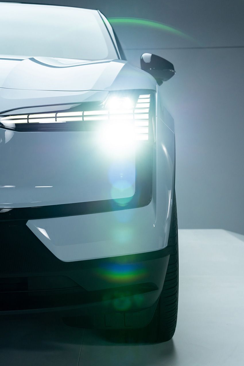 ボルボ史上最小SUVの電気自動車「EX30」。都心でありがたい“立駐”に入るサイズ感と安全性 - 39枚目の画像