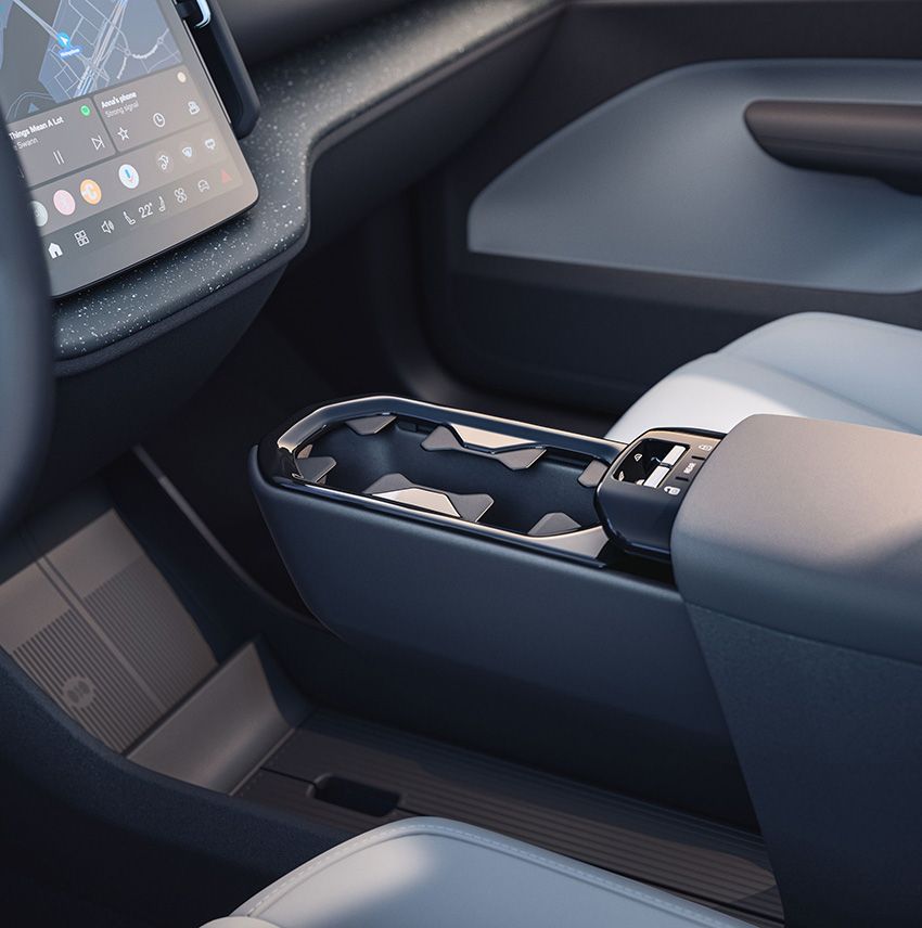 ボルボ史上最小SUVの電気自動車「EX30」。都心でありがたい“立駐”に入るサイズ感と安全性 - 44枚目の画像