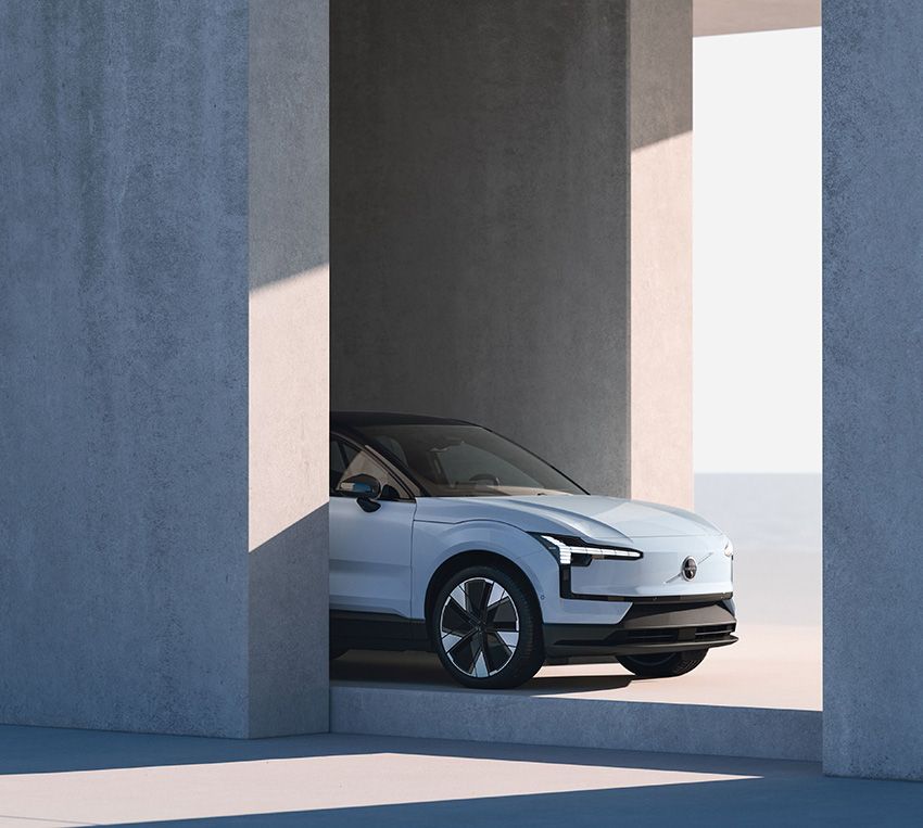 ボルボ史上最小SUVの電気自動車「EX30」。都心でありがたい“立駐”に入るサイズ感と安全性 - 16枚目の画像