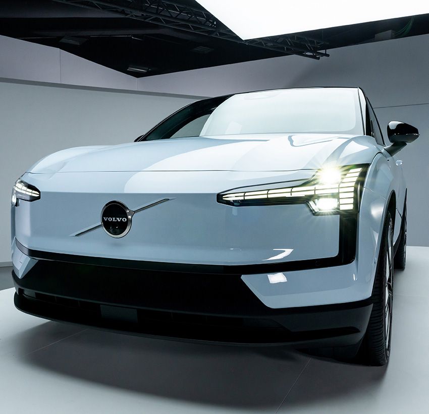 ボルボ史上最小SUVの電気自動車「EX30」。都心でありがたい“立駐”に入るサイズ感と安全性 - 46枚目の画像