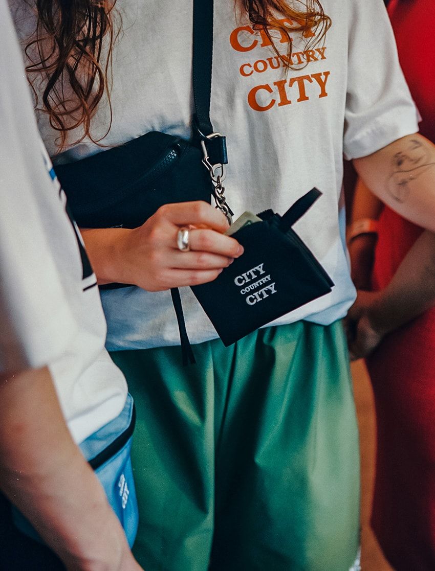 “手ぶら派“の必需品。City Country Cityがバッグの名手hoboとのコラボでウエストポーチを製作 - 24枚目の画像