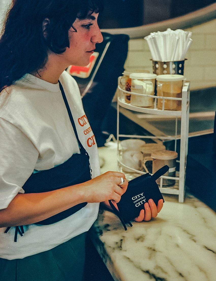 “手ぶら派“の必需品。City Country Cityがバッグの名手hoboとのコラボでウエストポーチを製作 - 25枚目の画像