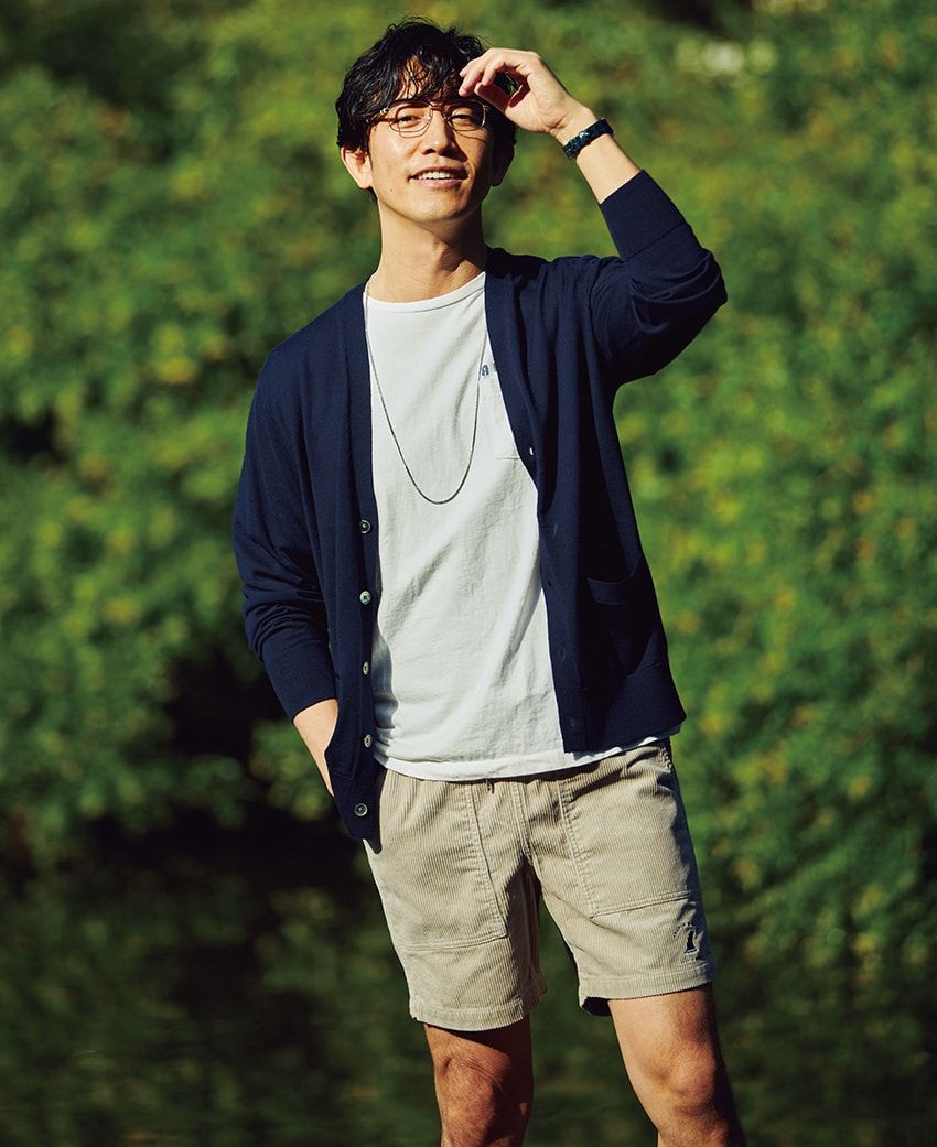 晩夏はサマーカジュアルに“天然素材のブルーカーデ”をプラス！季節をさらっとシフトせよ - 1枚目の画像