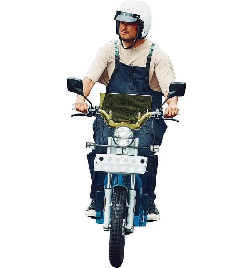 カワサキ「テリックス」に電気のビートル「E-バグ」etc. 池内博之が話題の“乗り物”を試乗レビュー！ - 4枚目の画像