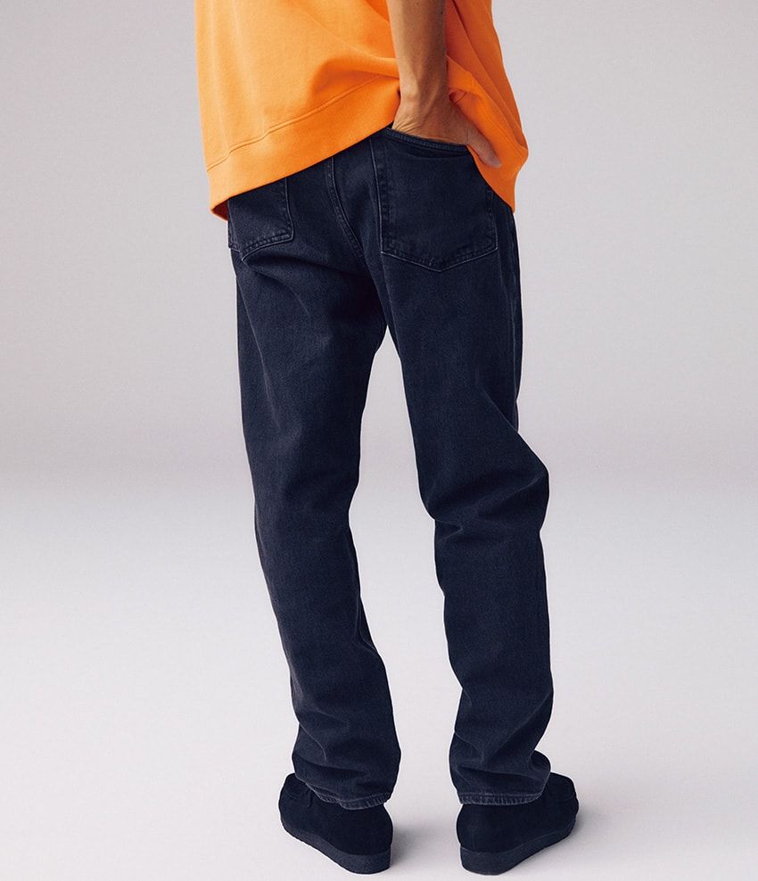 ワイドな黒デニムが集結！大人がゆるっと品良くはきこなす鍵は“ワタリ”にあり - 4枚目の画像