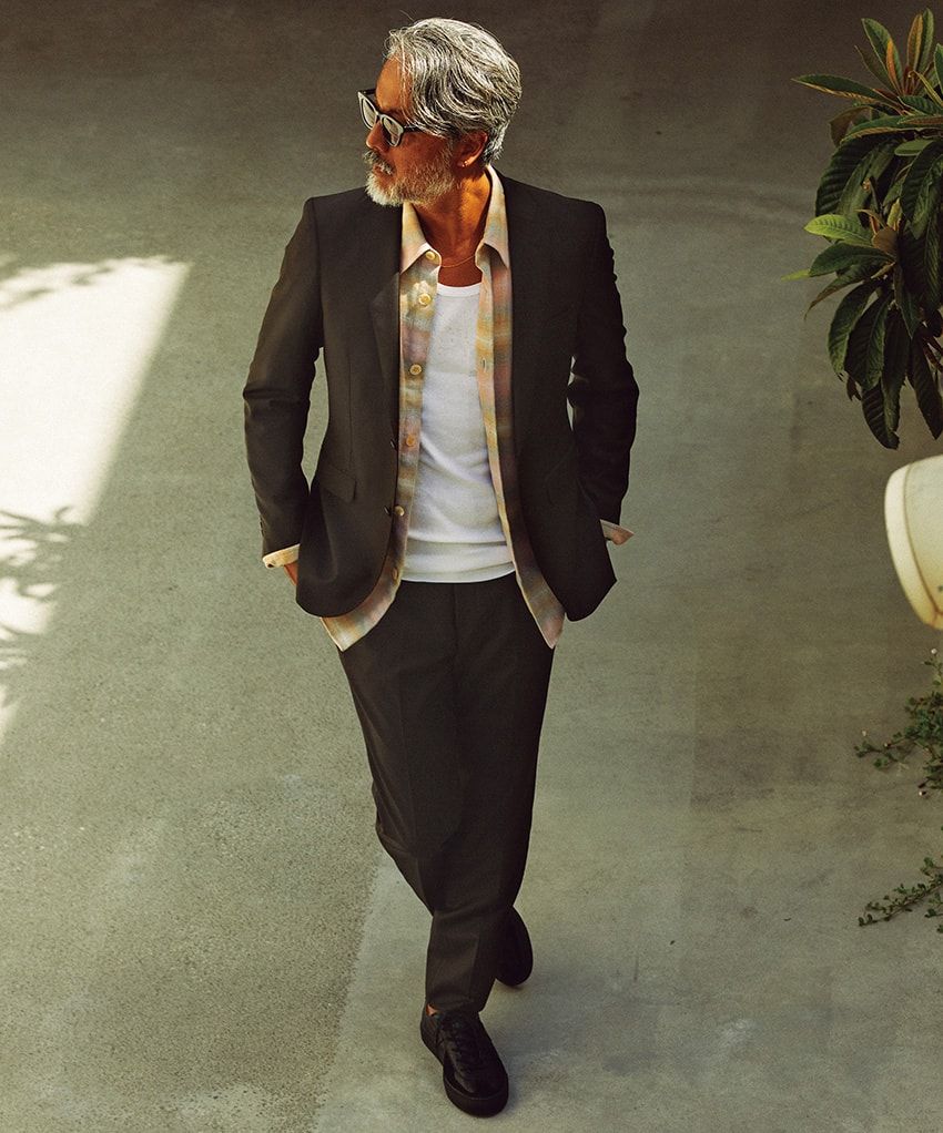 スーツを着流す“はじめの一歩”は「革靴をヤメる」「Vゾーンはアメカジ 」「小物に頼る」 - 4枚目の画像