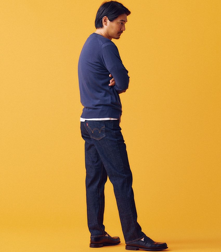 普通のデニムを普通に見せない2つのメソッド。トップス選びのコツとサイズで変わる印象 - 4枚目の画像