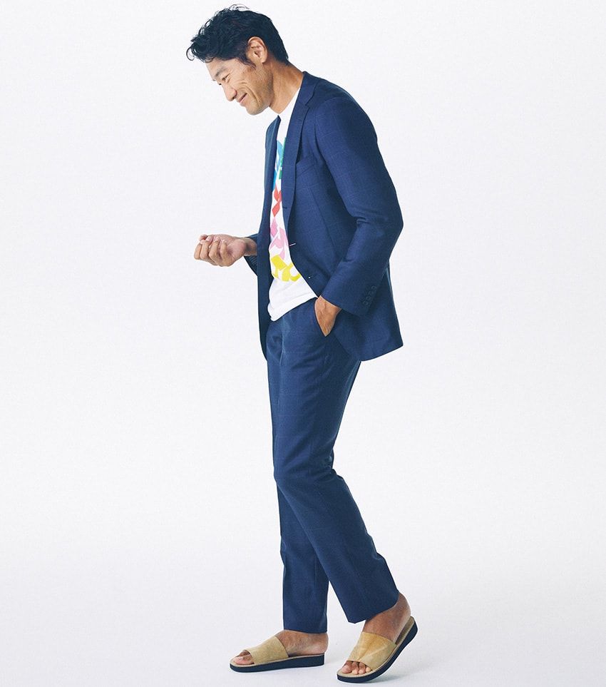 実践スタイル3例で解説！スーツの“ハズし”はスニーカーだけでなくサンダルもアリ。その際の注意点とは - 7枚目の画像