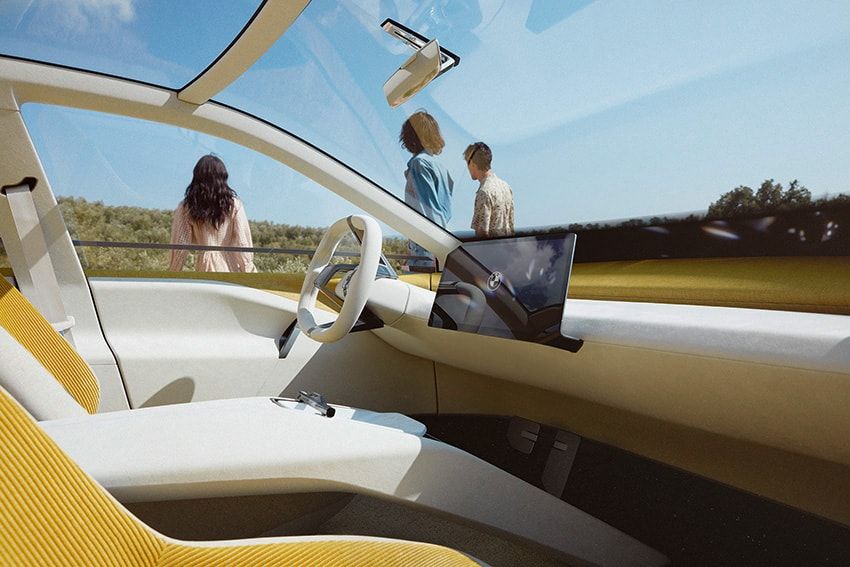 BMW史上最大の挑戦！フロントガラスがディスプレイになる未来の新型EVが登場 - 13枚目の画像