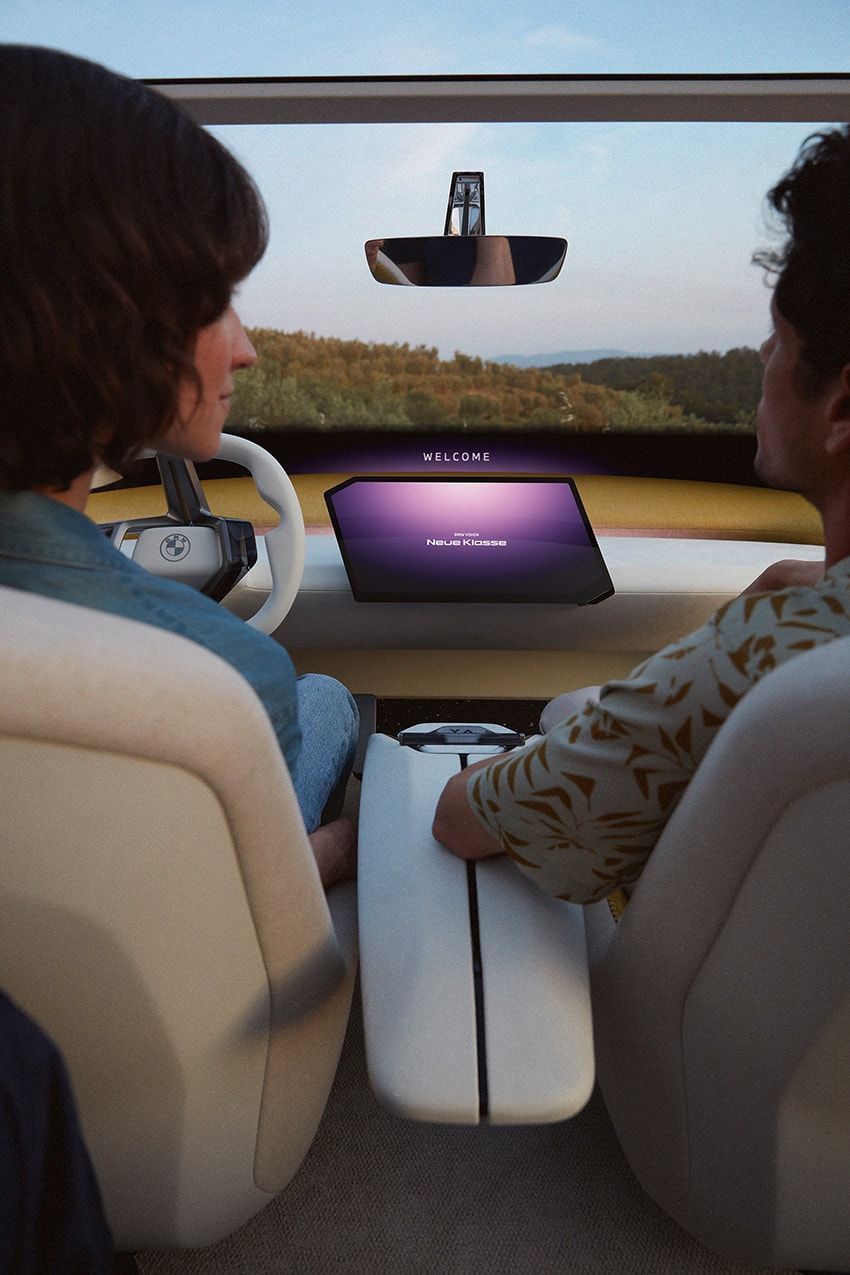 BMW史上最大の挑戦！フロントガラスがディスプレイになる未来の新型EVが登場 - 15枚目の画像