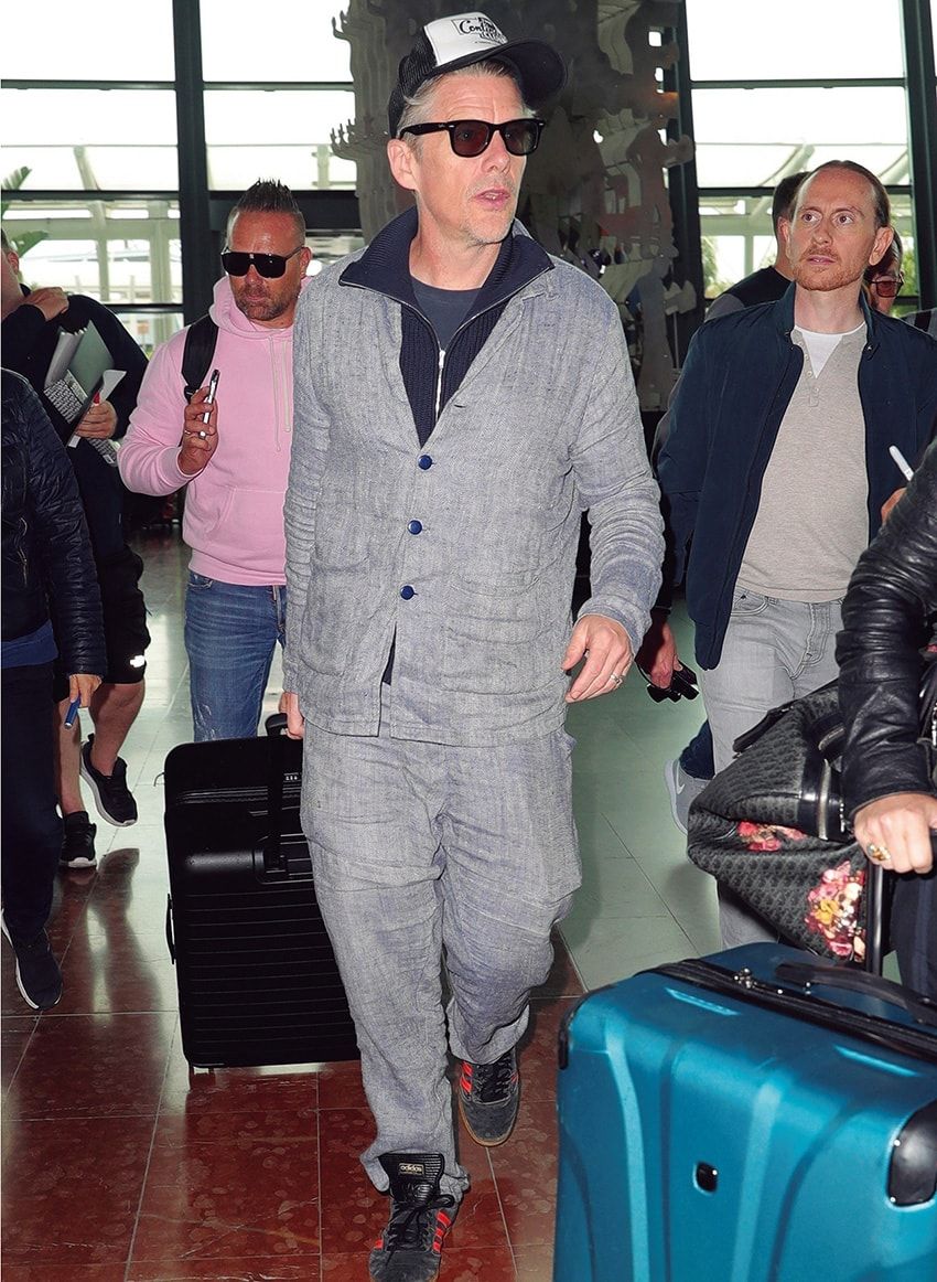 スーツを着流すときのVゾーンの作り方。海外セレブを参考にしたら、頼れるのはアメカジだった - 7枚目の画像