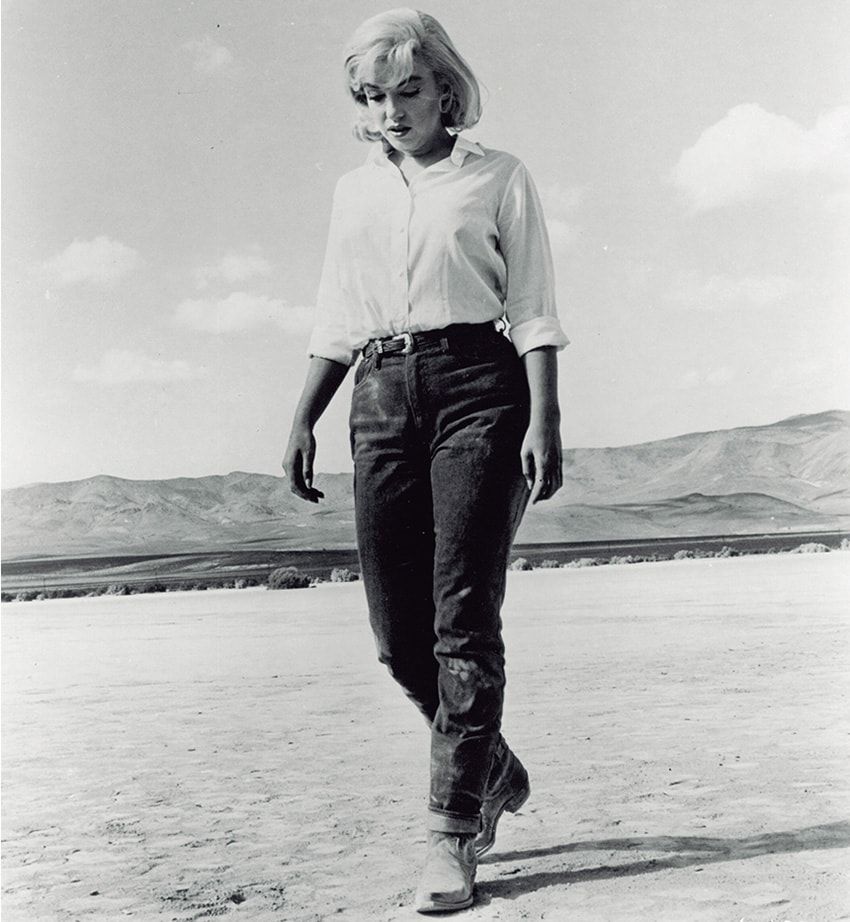 リーバイス“701系”はスタイルアップの特効薬！名女優も愛した傑作をシックシンプルの相棒に - 1枚目の画像