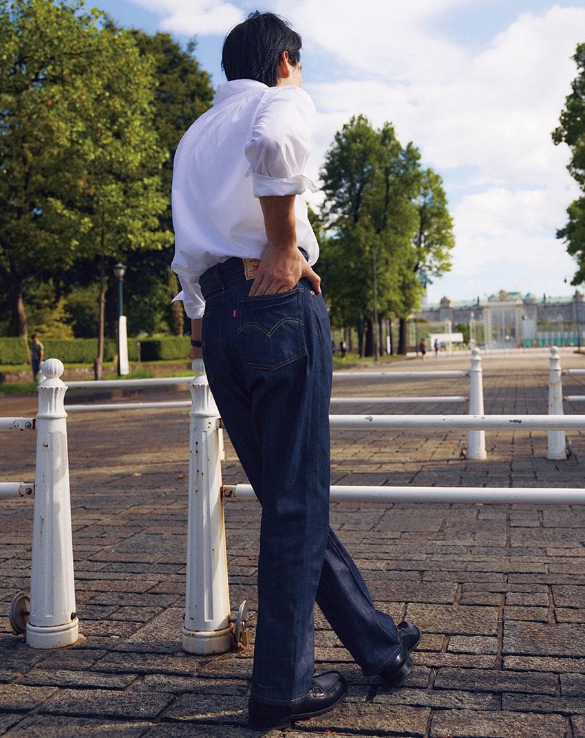 リーバイス“701系”はスタイルアップの特効薬！名女優も愛した傑作をシックシンプルの相棒に - 3枚目の画像