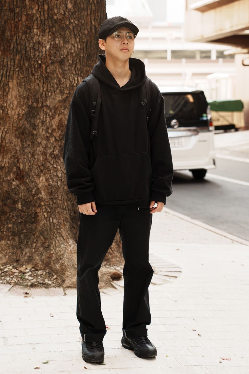 20代、30代、40代のスウェットパーカ。大人っぽく見えるコーデ術と人気ブランドをスナップで - 6枚目の画像