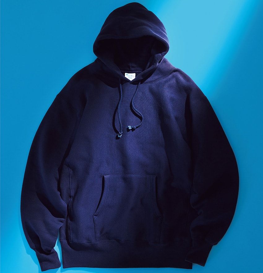 素材で変える“ネイビーパーカ”サイジング術。スウェットはゆったり、ニットは程良く - 2枚目の画像