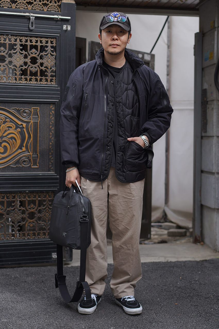 街角スナップで学ぶ「アークテリクス」活用法。人気アウターやバッグのコーデ術を紹介 - 5枚目の画像