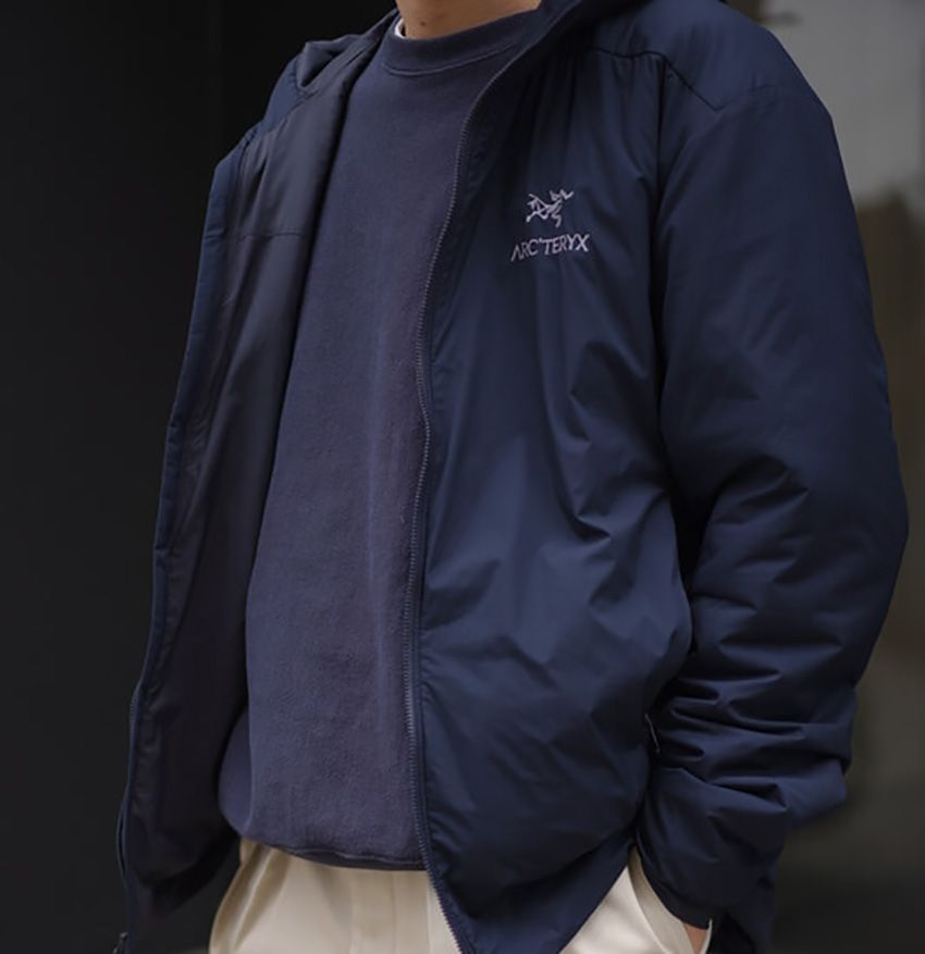 街角スナップで学ぶ「アークテリクス」活用法。人気アウターやバッグのコーデ術を紹介 - 9枚目の画像