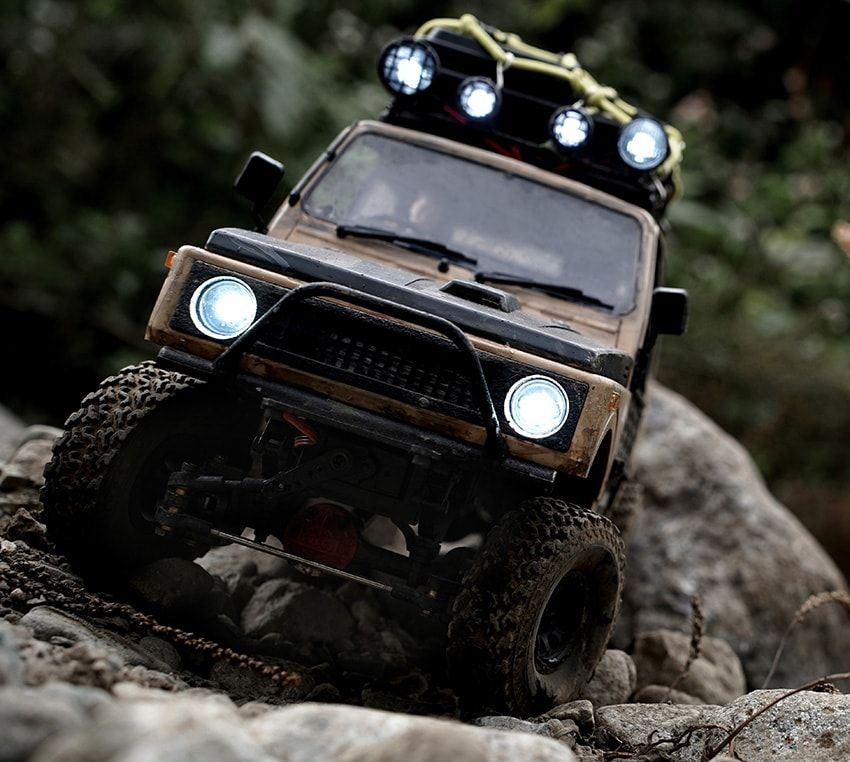 ジムニーを“操縦”する楽しさを今すぐ、誰でも！ 人気ブランドのステッカー付きでカスタムも可能だ - 9枚目の画像