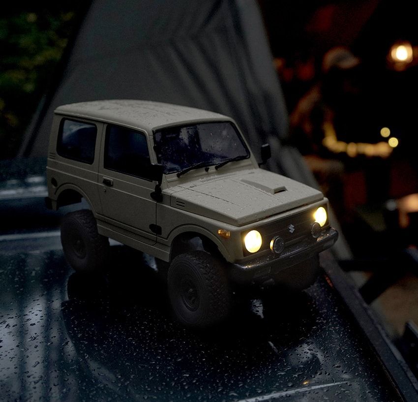 ジムニーを“操縦”する楽しさを今すぐ、誰でも！ 人気ブランドのステッカー付きでカスタムも可能だ - 12枚目の画像