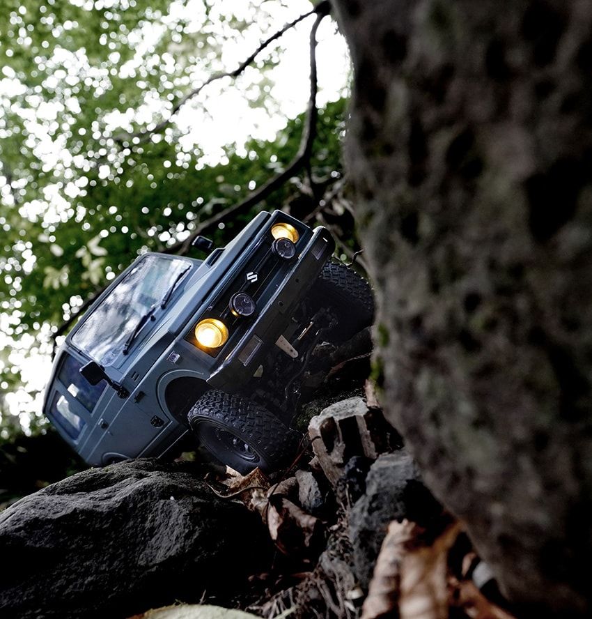 ジムニーを“操縦”する楽しさを今すぐ、誰でも！ 人気ブランドのステッカー付きでカスタムも可能だ - 24枚目の画像