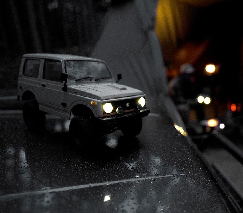 ジムニーを“操縦”する楽しさを今すぐ、誰でも！ 人気ブランドのステッカー付きでカスタムも可能だ - 30枚目の画像