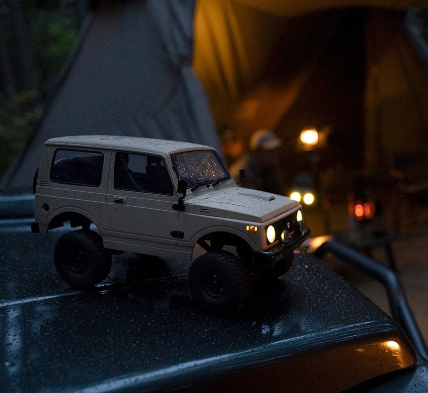 ジムニーを“操縦”する楽しさを今すぐ、誰でも！ 人気ブランドのステッカー付きでカスタムも可能だ - 35枚目の画像