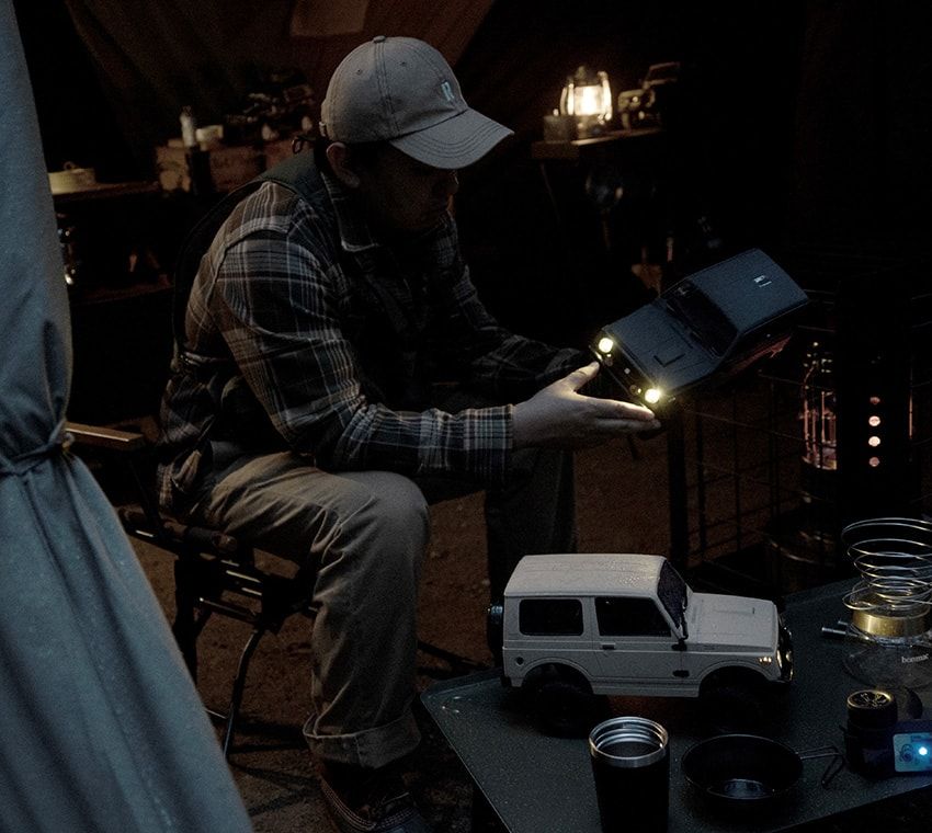 ジムニーを“操縦”する楽しさを今すぐ、誰でも！ 人気ブランドのステッカー付きでカスタムも可能だ - 43枚目の画像