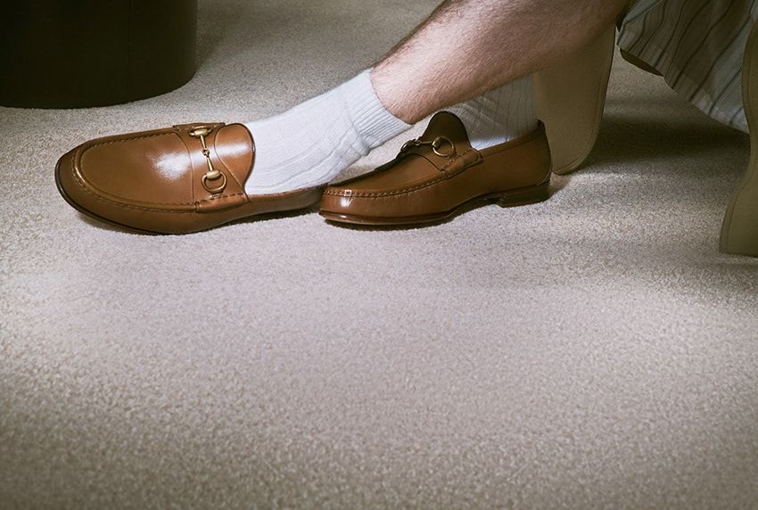 Tシャツ、デニムに「グッチ」のホースビット ローファー。最高のコンビをポール・メスカルが証明 - 8枚目の画像