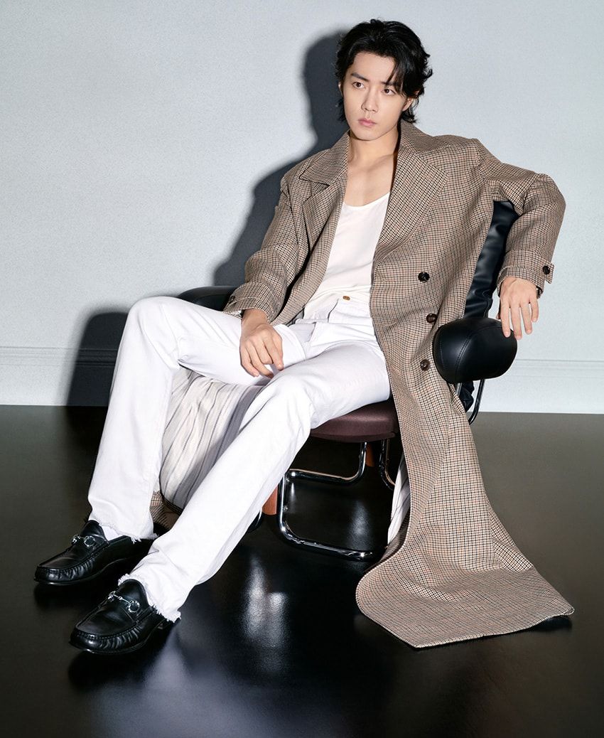 Tシャツ、デニムに「グッチ」のホースビット ローファー。最高のコンビをポール・メスカルが証明 - 4枚目の画像