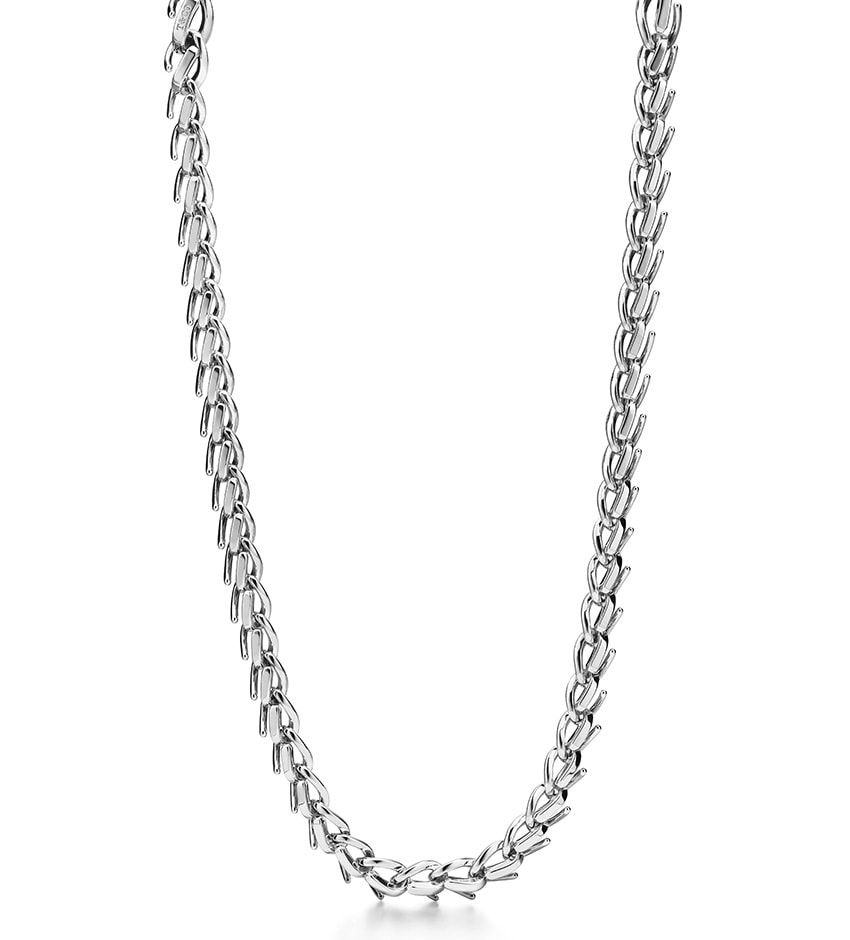 「ティファニー 」の新作シルバーは1880年代のアーカイブが着想源。チェーンが魅せるマニッシュな魅力 - 1枚目の画像